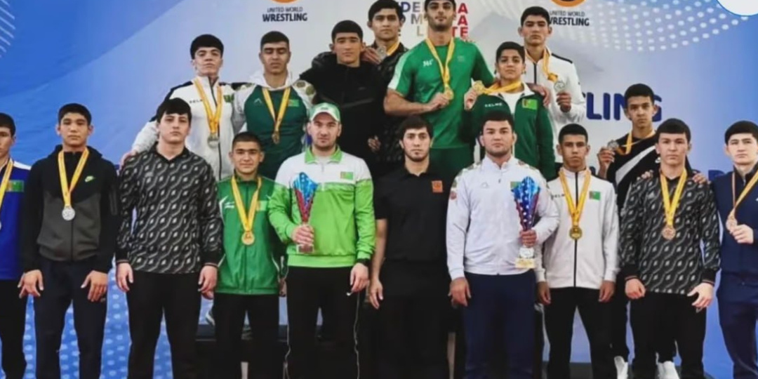 Туркменские борцы завоевали 13 медалей на международном турнире в Бухаресте