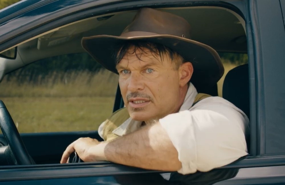     Патрик Малдун, кадр из фильма «Сокровища Тома Сойера» (2022)