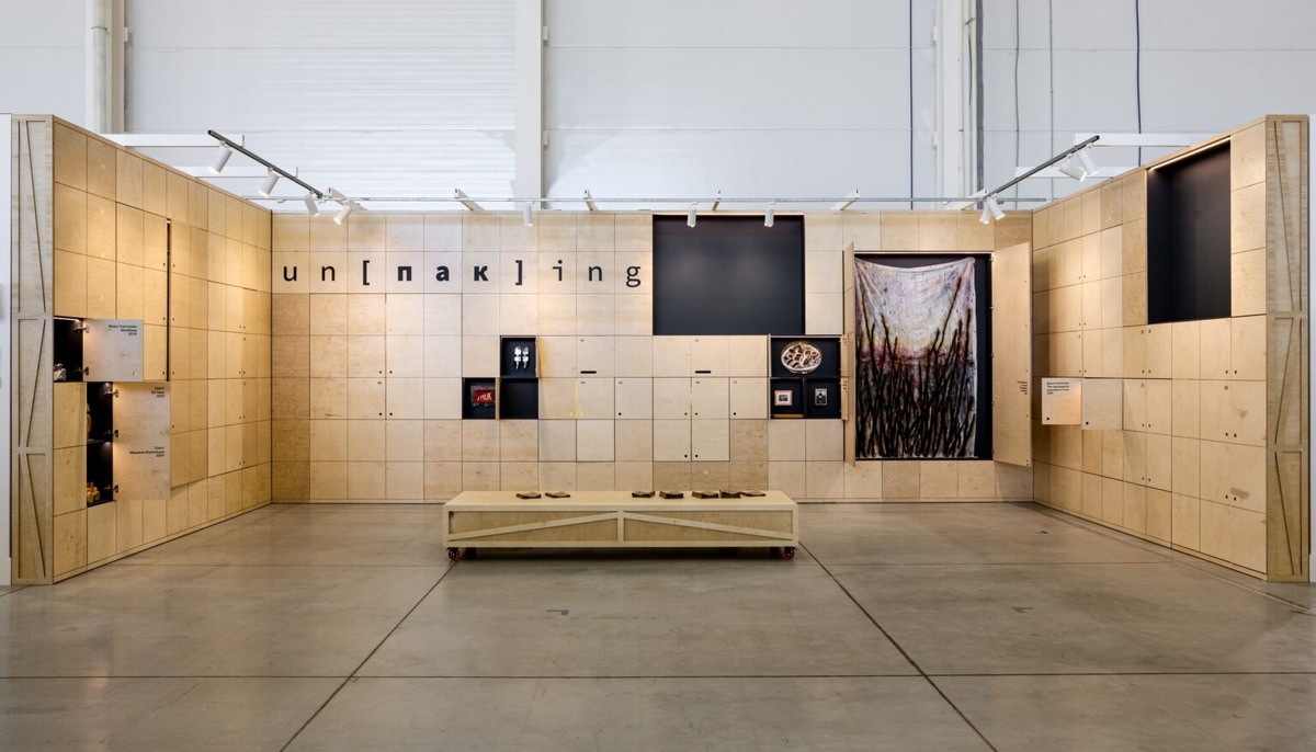 un[ПАК]ing. Выставка​ избранных работ​ из​ собрания Дениса и​ Милы Пак на ярмарке Cosmoscow в 2025 г. © канал фонда «Новые Коллекционеры»