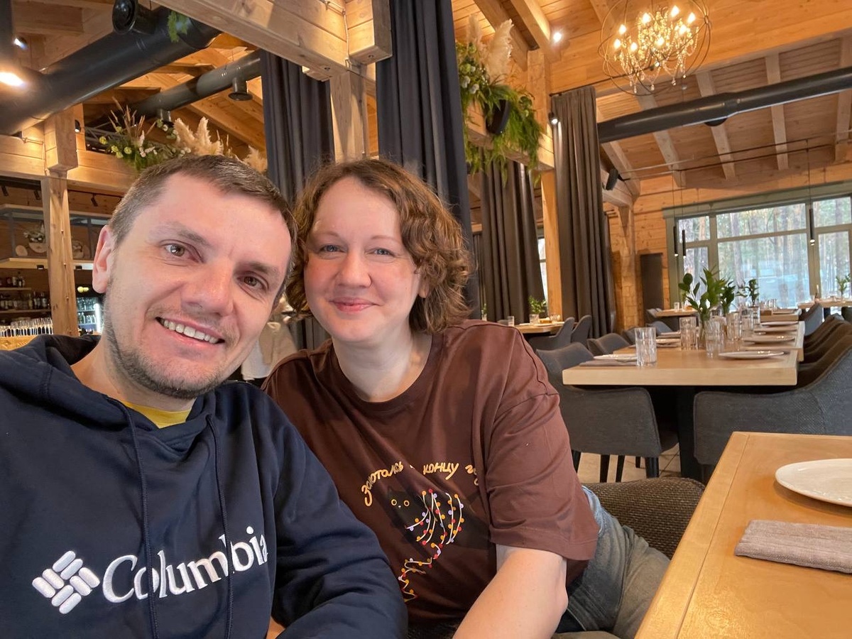 Прекрасная атмосфера внути ресторана Сосны на Алтае.