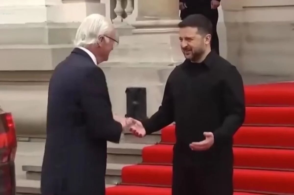    Распустил руки: Зеленский опозорился на встрече с королем Швеции