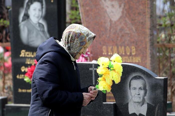 Православные молитвы на Радоницу: как правильно помянуть родных. Фото © ТАСС / TATYANA ZENKOVICH / ЕРА