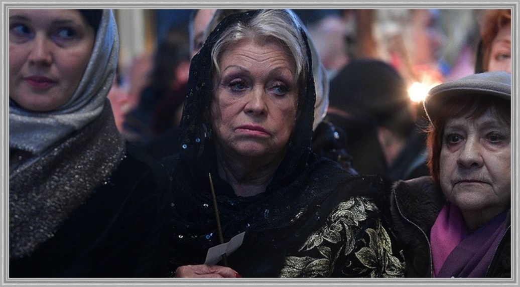 Идеальная скорбь длится либо вечно, либо до тех пор, пока зрителю не надоест смотреть на это кино.
