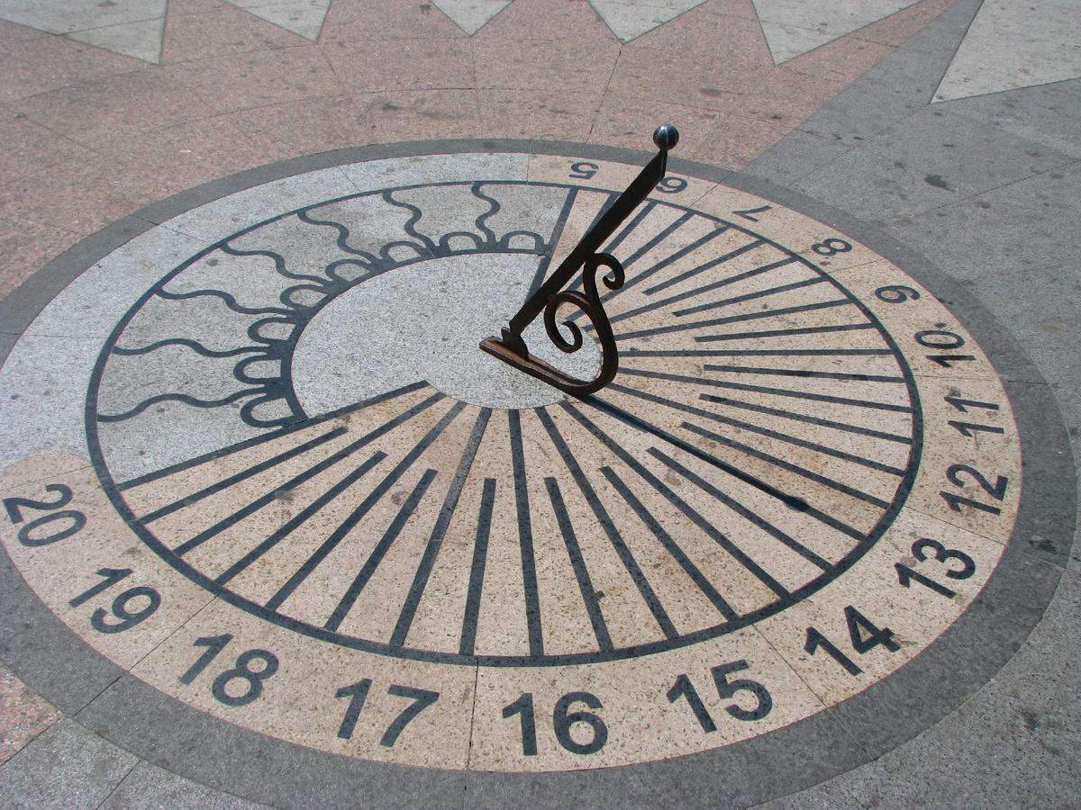 Солнечные часы. Источник: https://ru.wikipedia.org/