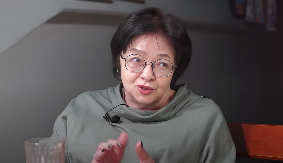 Это я - на лавочке.