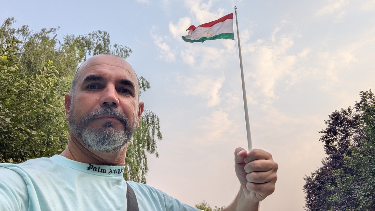 В парке национального флага Республики Таджикистан