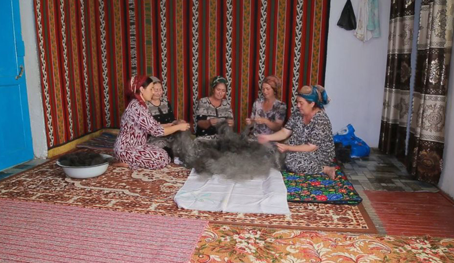 Там, где прядут тепло: Как мастерицы из Ашта сохраняют древнее ремесло