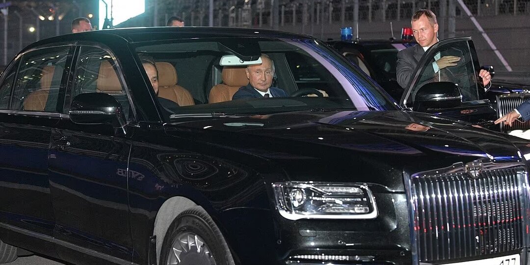 Как перевозят президентские Aurus на Ил-76 за границу: схема логистики и охраны