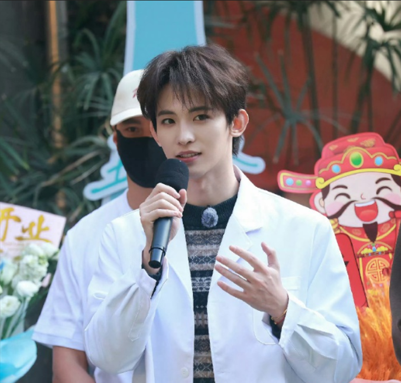 Китайский актер Чан Хуасэн