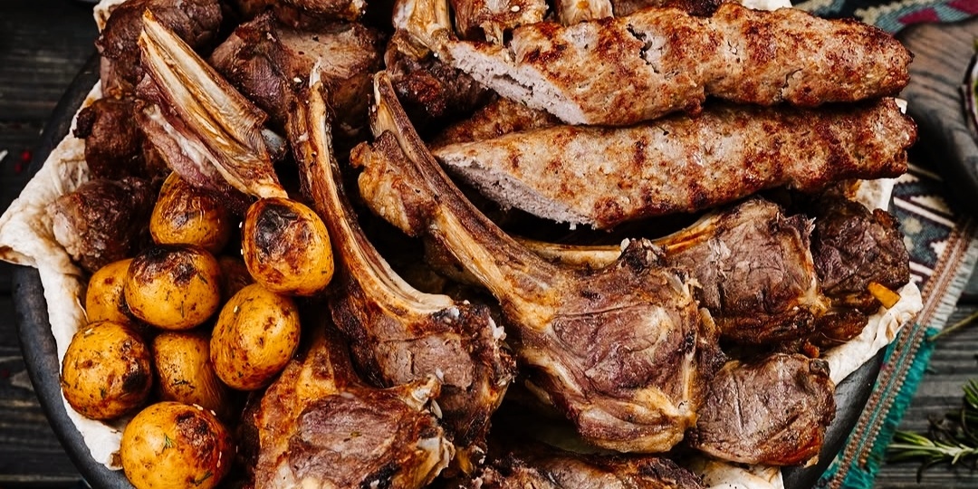 — Ты привез этот пакет как подачку? — Свекровь нагло обворовала именинницу