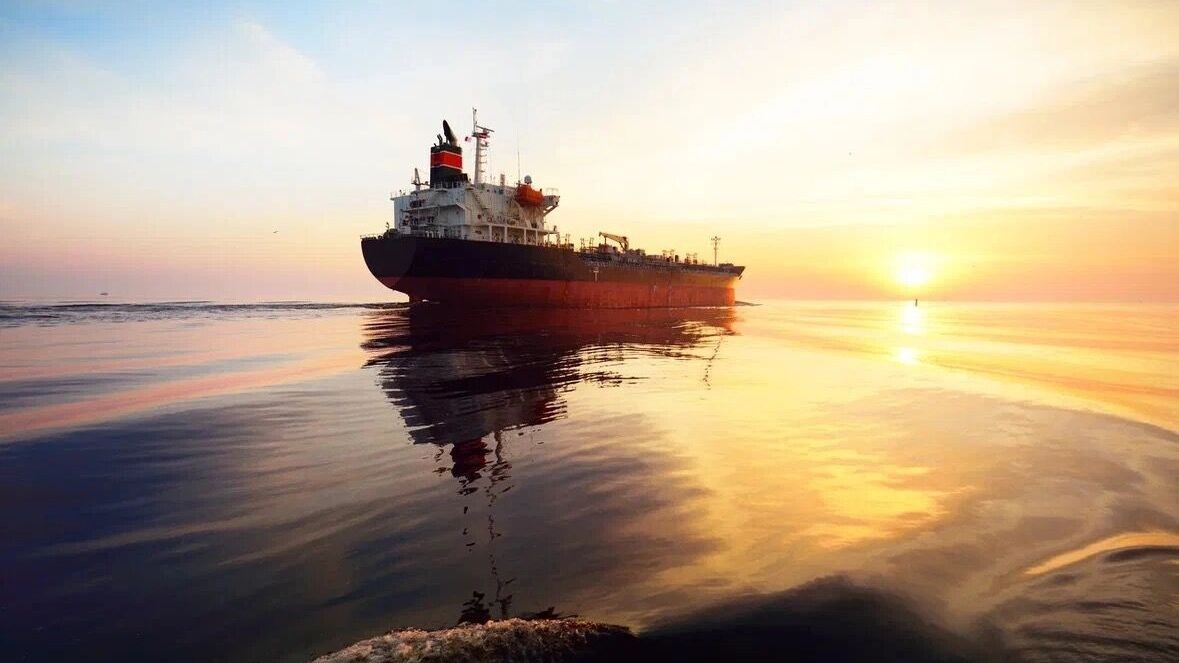    Танкер с нефтью