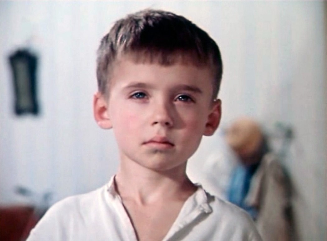 Потом забрали, и он рос прямо за кулисами.
