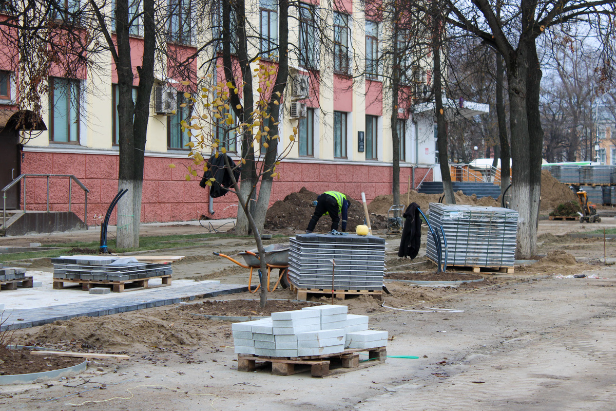 Подрядчик заменит асфальт, отремонтирует тротуары, обустроит парковки и ливневку.  Фото: Фото: ФедералПресс / Ксения Кобалия