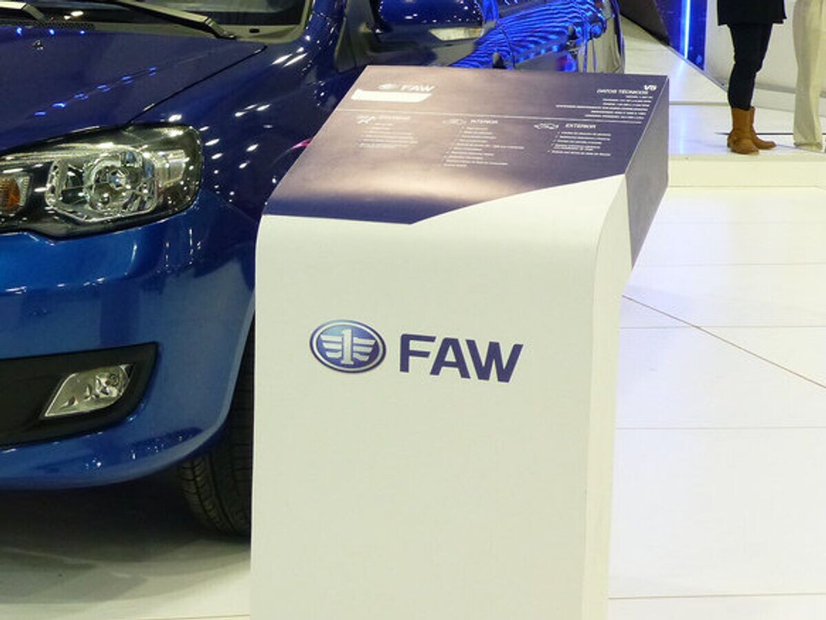    автомобиль FAW V5© flickr.com / RiveraNotario