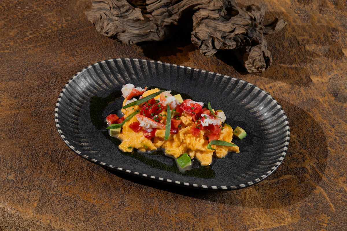 Скрэмбл с камчатским крабом