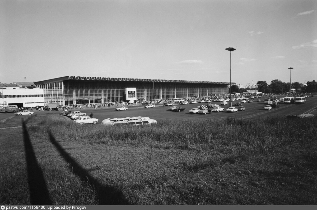 После реконструкции Курский вокзал стал выглядеть так, 1974. Автор фото: Б. Елин. С сайта www.pastvu.com.