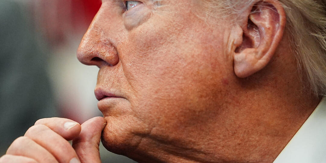 Трамп ищет помощи у инопланетного разума