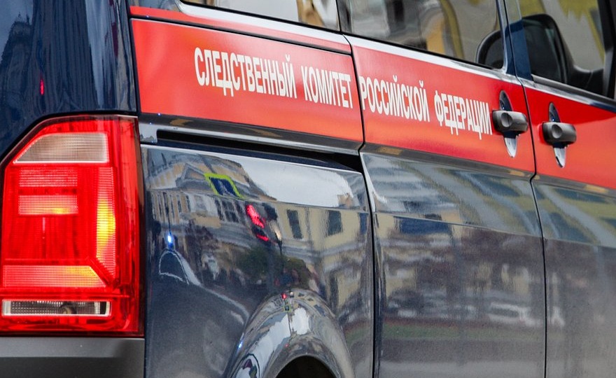 Военный прокурор с помощником попались с 300 тысячами долларов в российском городе