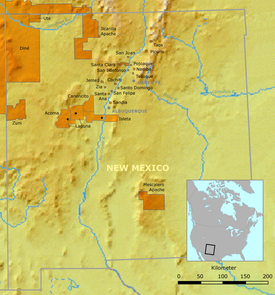 Область расселения пуэбло и основанные испанцами форты.