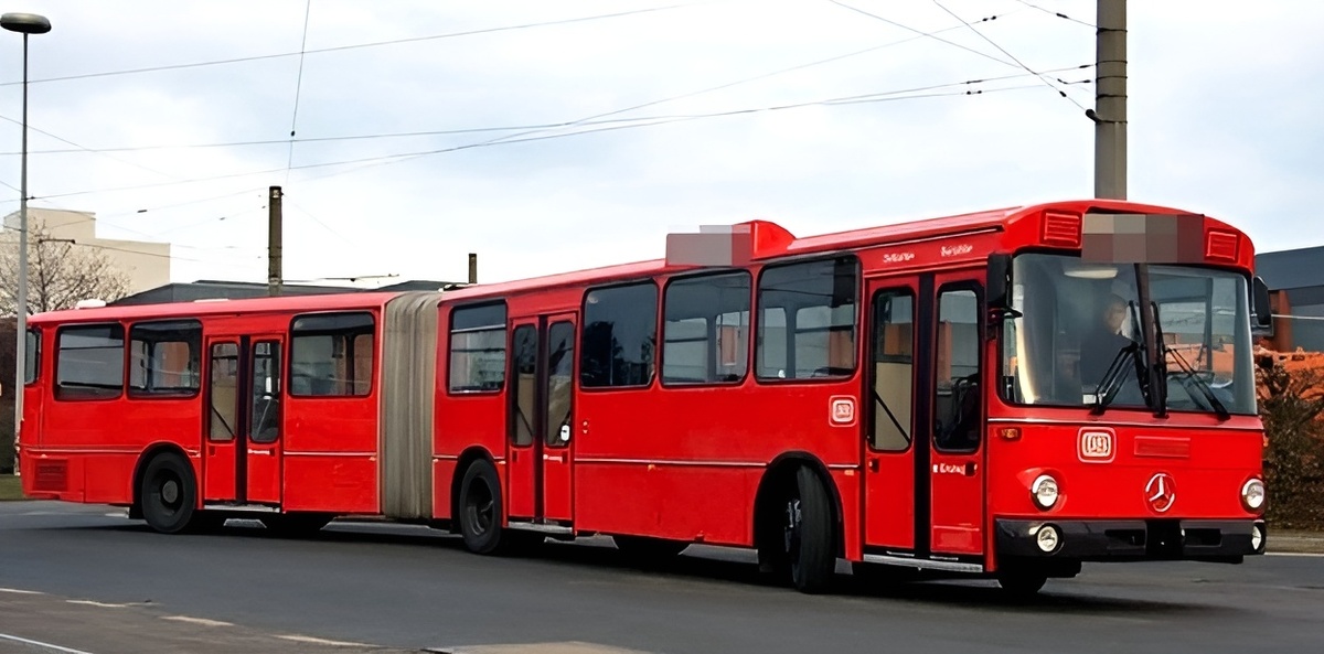 Внешний вид автобуса MERCEDES-BENZ O305G