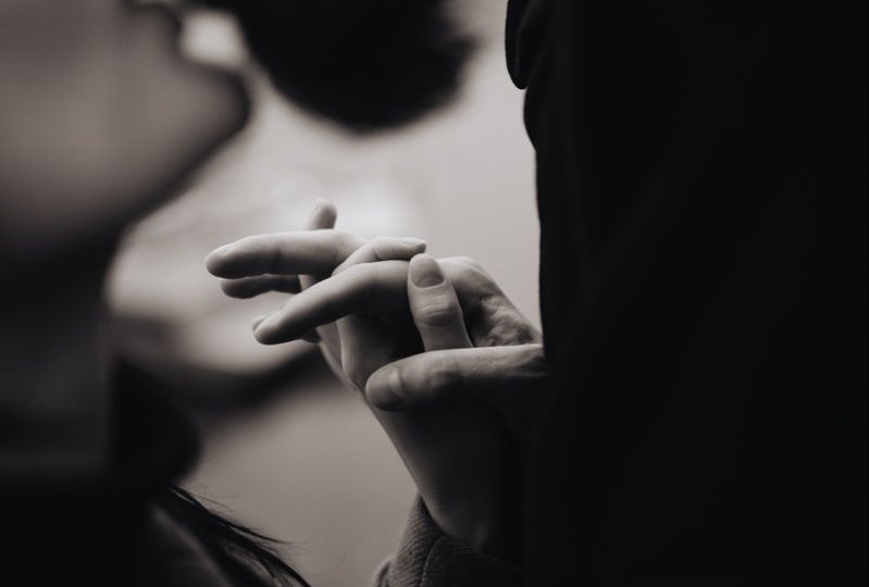 Почему после разрыва отношений мужчина быстрее вступает в следующие, а женщина еще несколько лет может быть одна