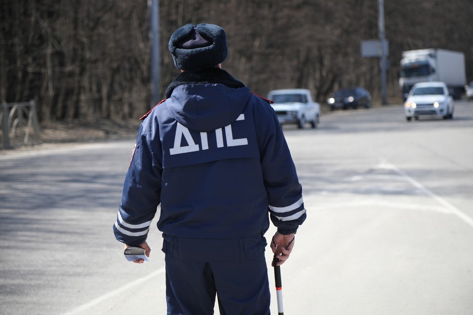    63-летнего мужчину, за которым числится долг в 83 млн рублей, остановили за рулем "Соляриса". Дмитрий АХМАДУЛЛИН