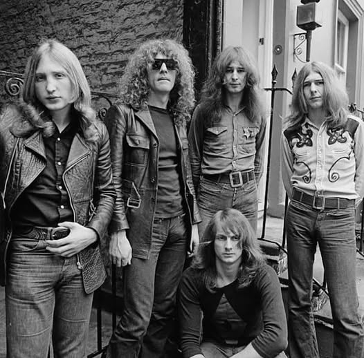 Mott The Hoople - London, 5 August 1971. Drummer Dale Griffin, frontman Ian Hunter, bassist Pete Overend Watts, keyboard player Verden Allen (crouching) and guitarist Mick Ralphs.