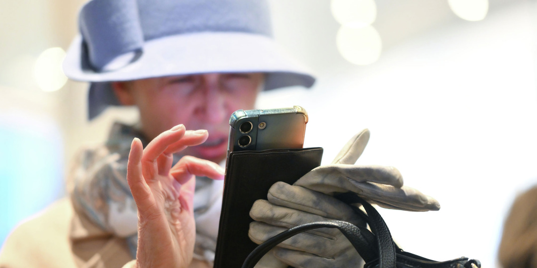 "Коммерсант": российские туристы остались без доступа к сервисам РФ за рубежом