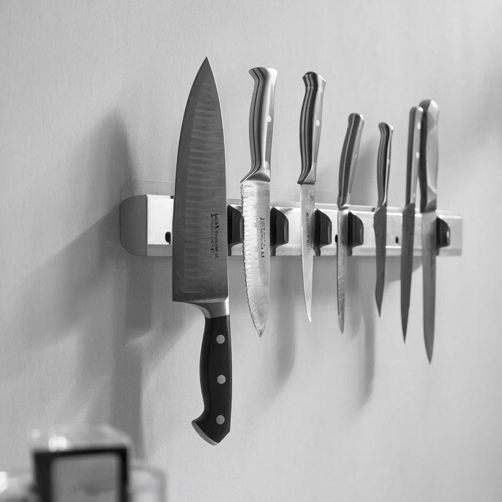 ножи на стене вместо ящика