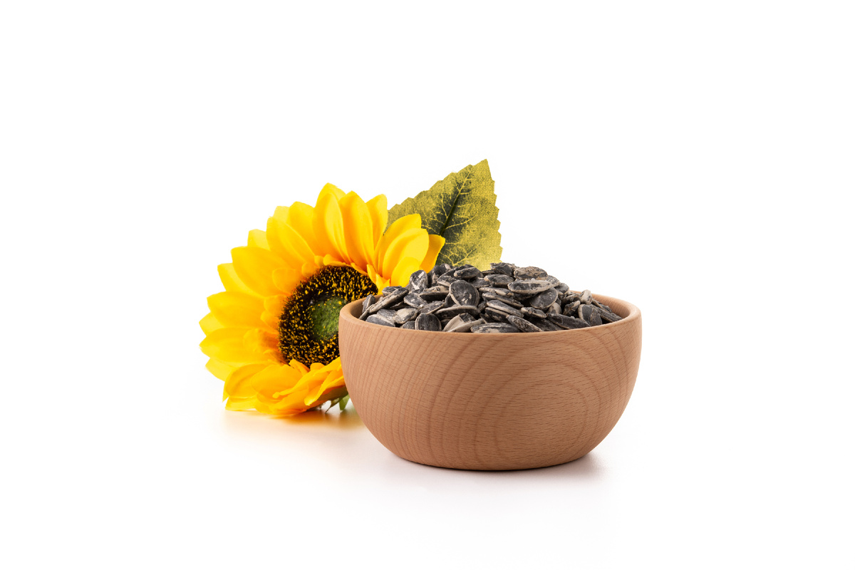 https://ru.freepik.com/free-photo/sunflower-seeds-wooden-bowl-isolated-white-background_25139434.htm#fromView=search&page=1&position=1&uuid=ca7716d0-3f98-430b-812f-816f2f0ef979&query=%D1%81%D0%B5%D0%BC%D0%B5%D1%87%D0%BA%D0%B8