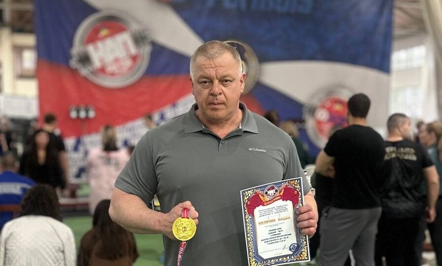 Сила духа и стали: Председатель Гуковской городской Думы Борис Трофимов – Чемпион России по пауэрлифтингу!