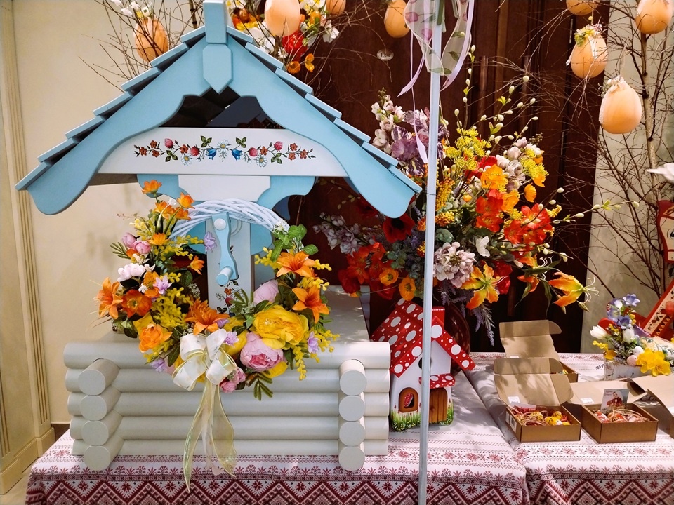 Пасхальные мероприятия и прекрасные церковные украшения (Фото автора)