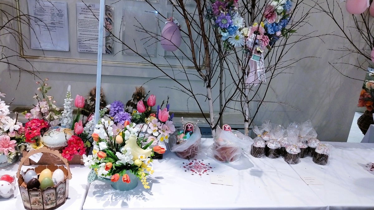 Пасхальные мероприятия и прекрасные церковные украшения (Фото автора)