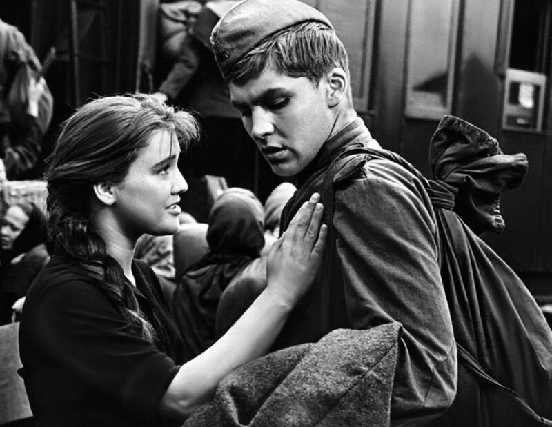    Начало триумфа: Владимир Ивашов и Жанна Прохоренко в культовой «Балладе о солдате».