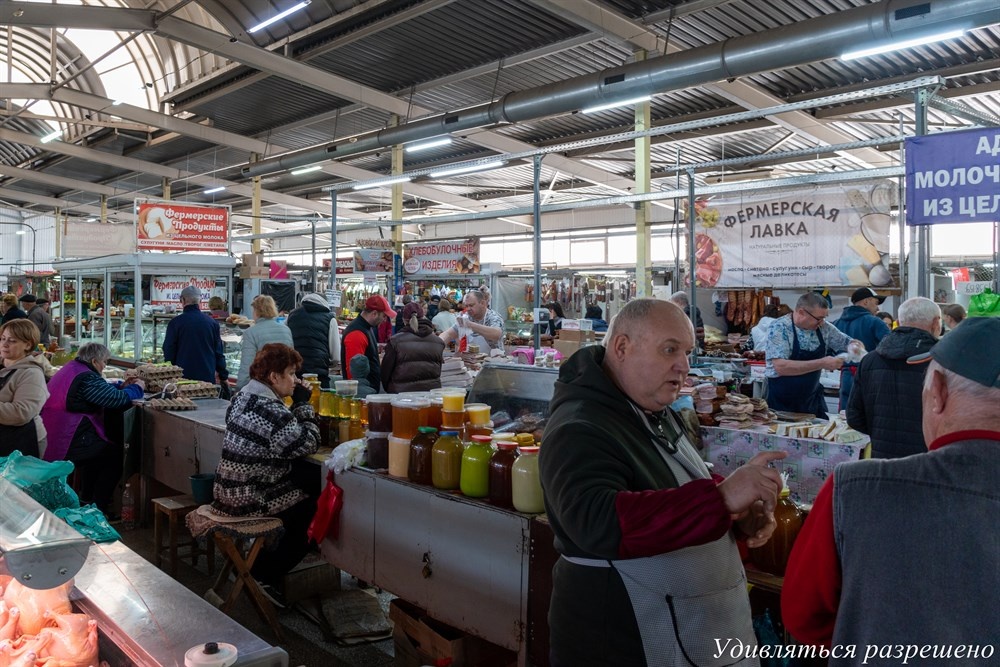 гудит рынок живой