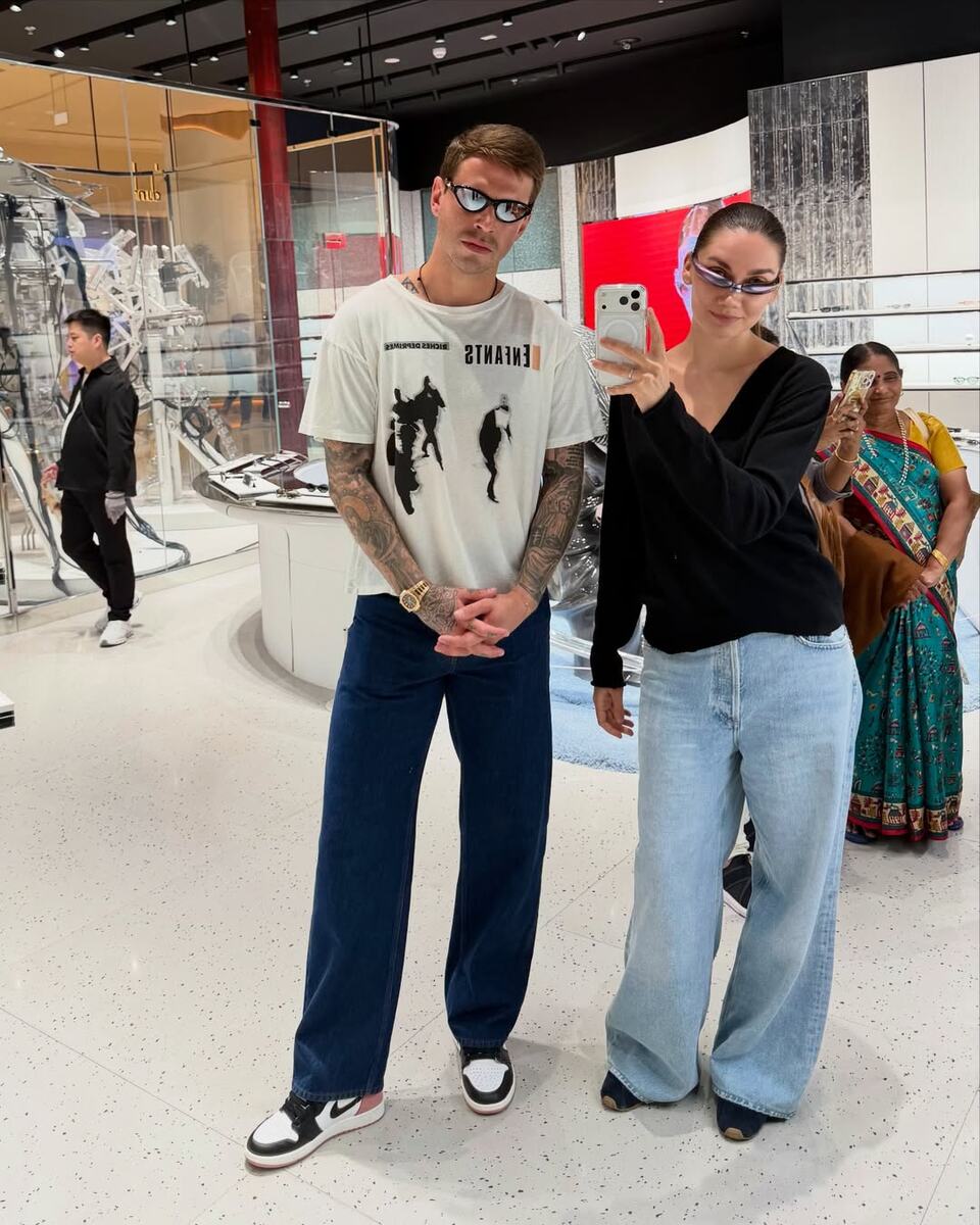    Федор Смолов и Карина Истомина на шопингСоцсети Федора Смолова