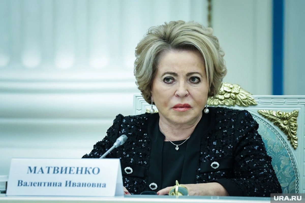     Мужчины должны уделять больше внимания женам и детям, заявила Матвиенко