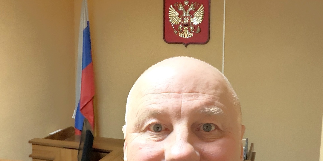 Честно поделили имущество в суде (а не равно). Доверитель довольна, конечно.