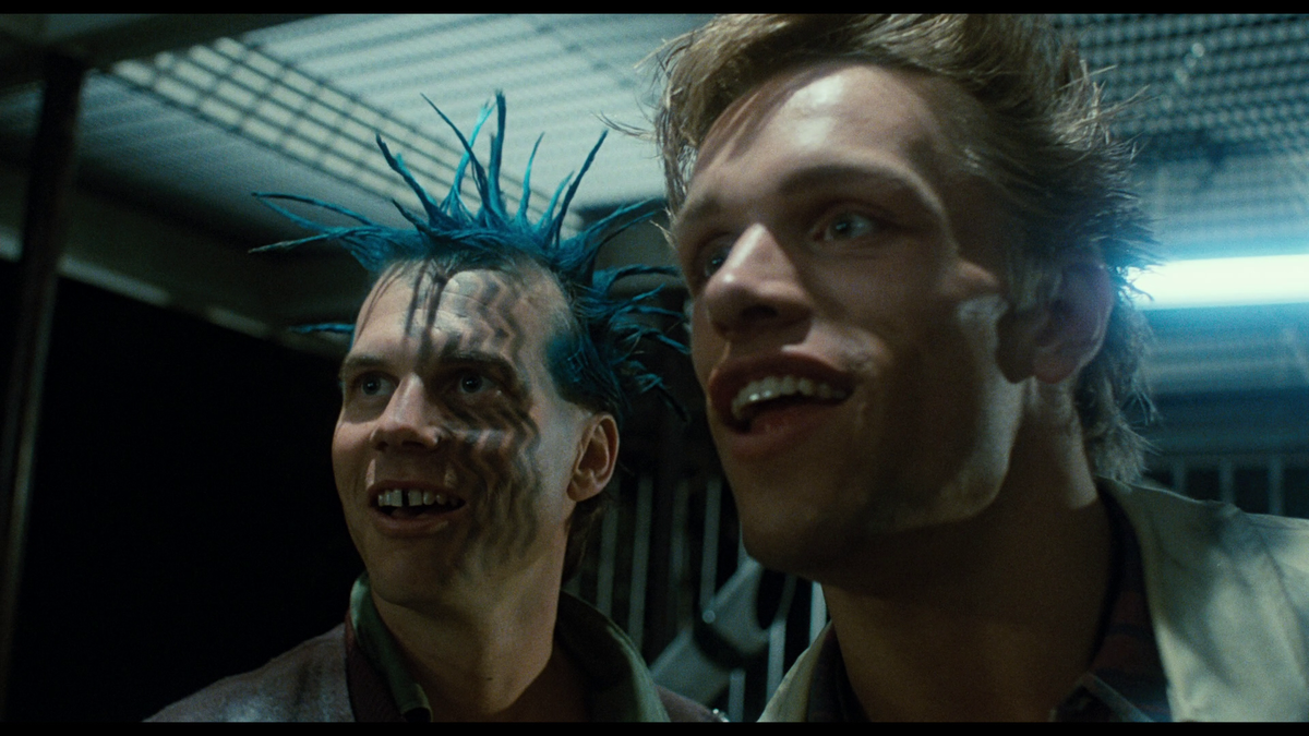 Интересный факт - этого дядьку с квадратной челюстью завалил Терминатор. И его друга тоже