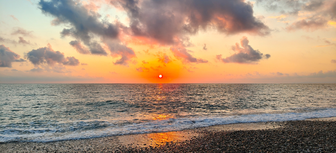 Переезд из Адлера а Абхазию и заселение в "Золотые пески"