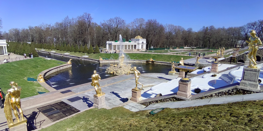 В понедельник отправились в Петергоф