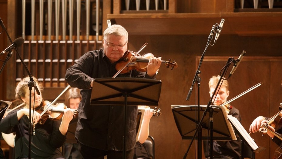 Петербургский музыкант Сергей Стадлер умер на борту севшего в Румынии самолёта