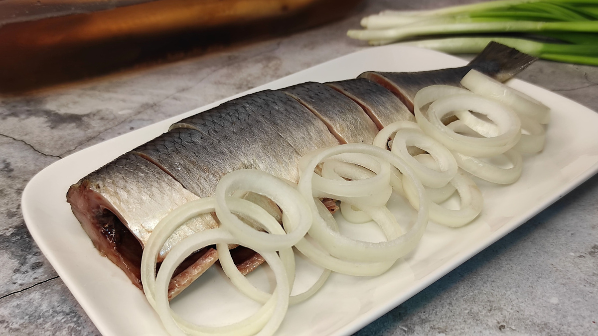 Малосольная сельдь пряного посола. Фото автора.