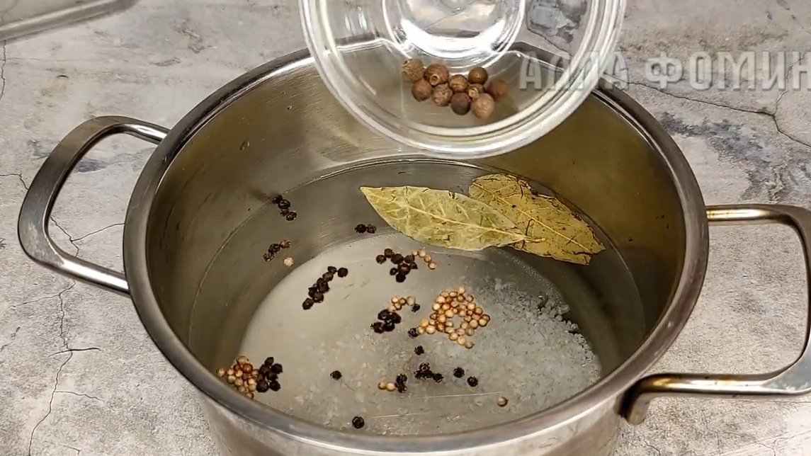 Малосольная сельдь пряного посола. Фото автора.