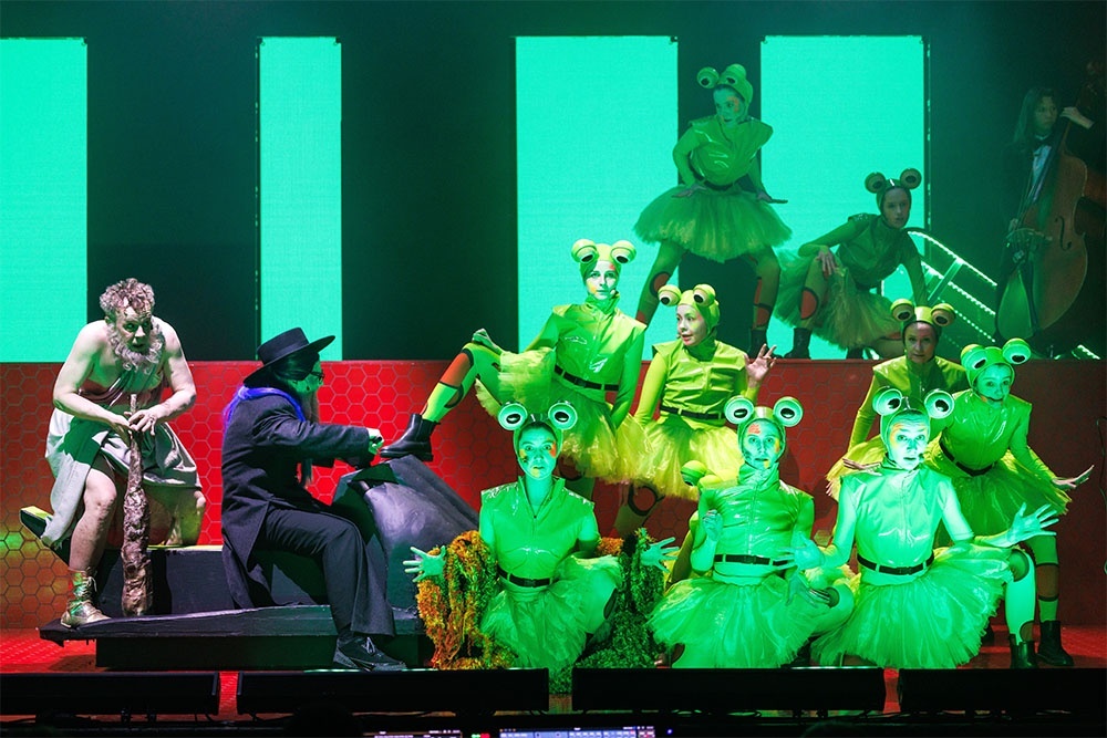    Кроме актрис Губернского театра в сцену с хором лягушек пригласили артистов МХАТа имени Горького. / Полина Капица