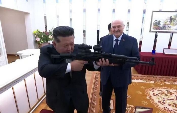 Что за странный «Калашников» Александр Лукашенко подарил Ким Чен Ыну