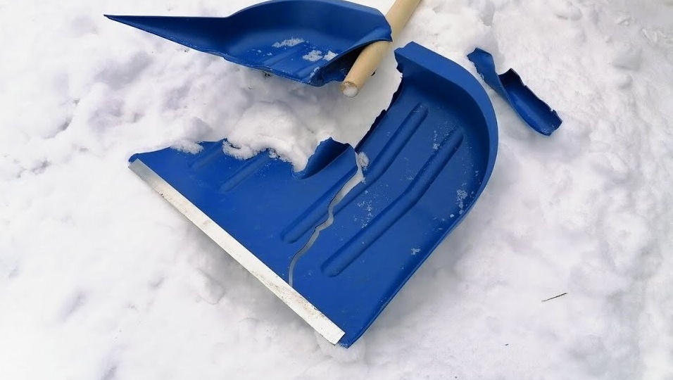 Я три года не плакала. А потом разрыдалась из-за того, что сломалась лопатка для снега. И вот почему это нормально