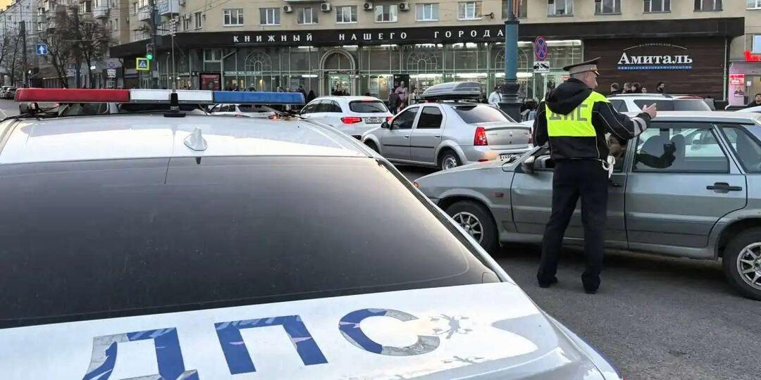 Лишился ВАЗа и заработал 12 тысяч штрафа едва не сбивший пешеходов 18-летний воронежец