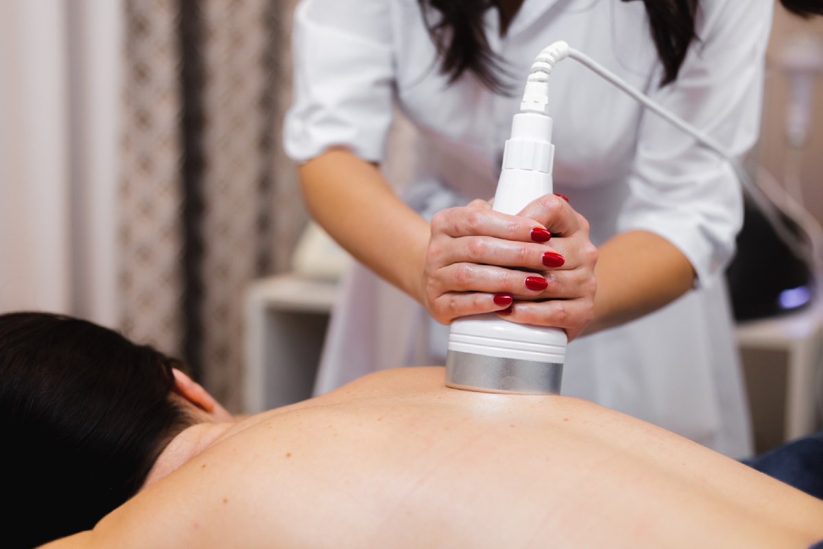 https://ru.freepik.com/free-photo/girl-spa-salon-receives-back-neck-massage-lies-cosmetology-table-relaxed-enjoys-process_13341532.htm#fromView=search&page=1&position=21&uuid=4217a330-ddbe-4ff9-acf9-21d2fad90ffa&query=rf+лифтинг+для+тела