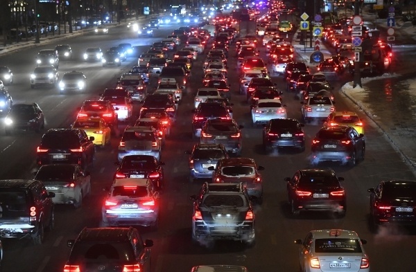 СМИ: BMW без номеров стал причиной массового ДТП в центре Москве